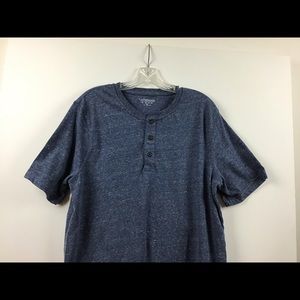 Men’s short sleeved tee.